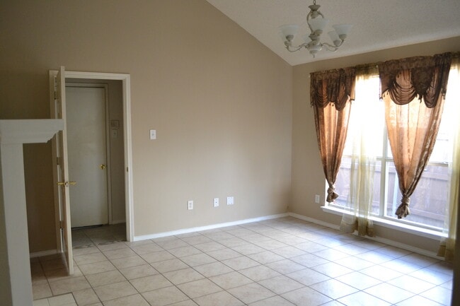 Building Photo - House For Lease in Arlington