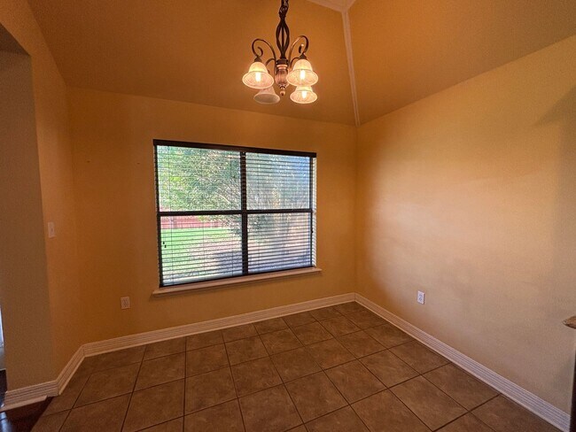 Building Photo - 4 BEDROOM WITH BONUS ROOM IN LEGACY SUBDIVISION