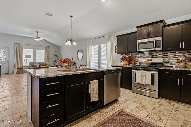 Building Photo - 14905 Tierra Escape Ave