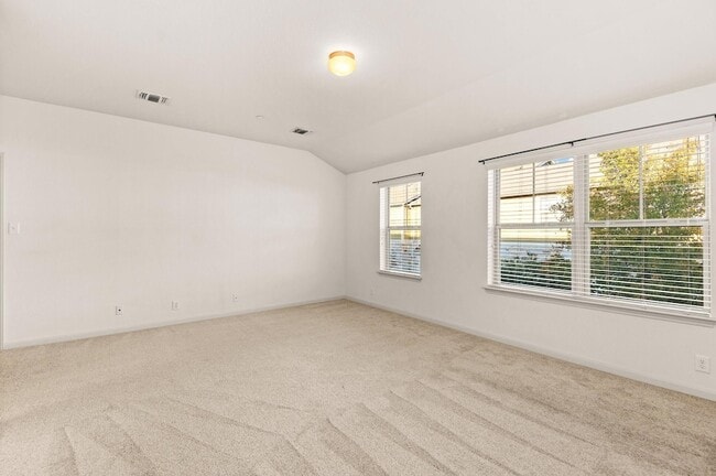 Building Photo - 1620 Bryant Dr