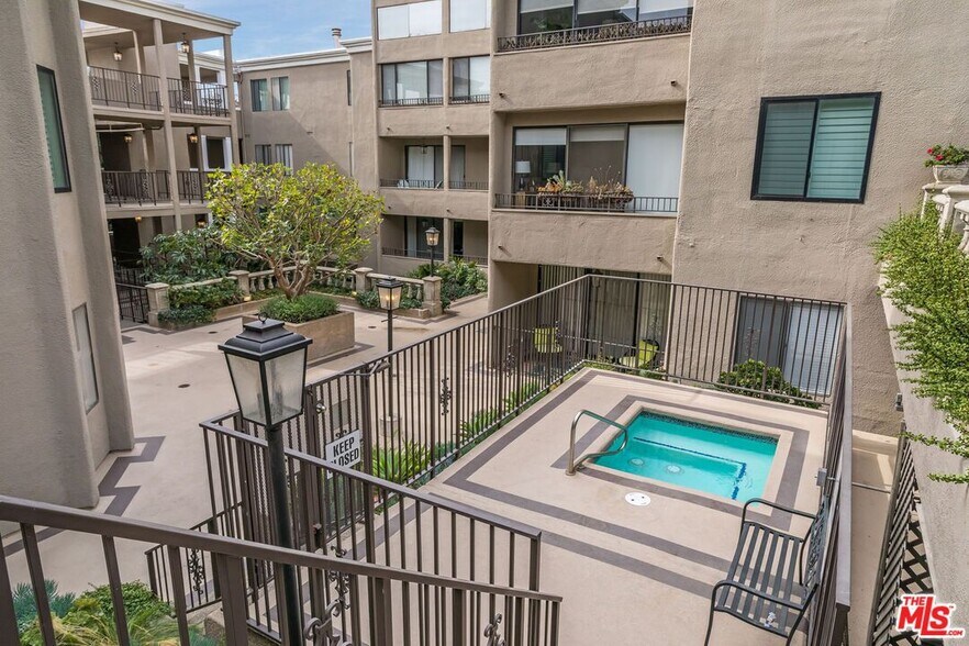 Building Photo - 8455 Fountain Ave