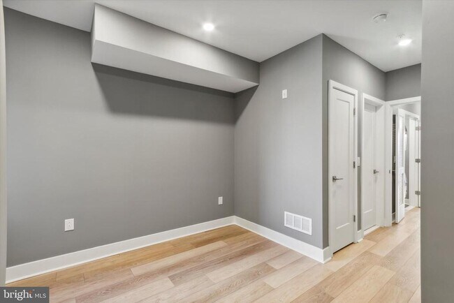 Building Photo - 1615 Poplar St