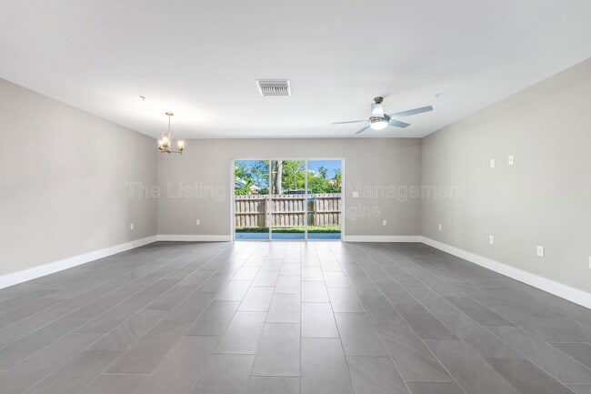 Building Photo - 37 SE 15th Terrace