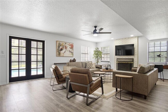 Building Photo - 2540 Albany Dr