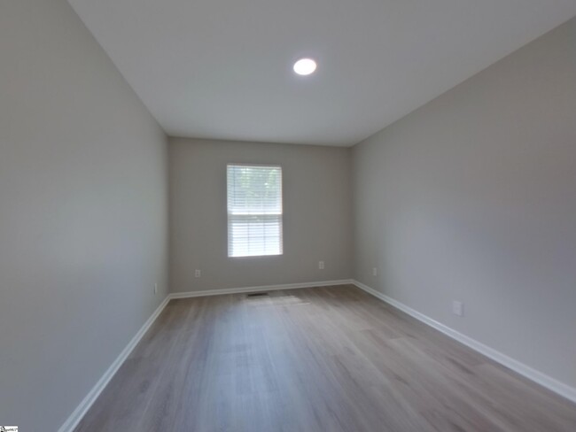 Building Photo - 211 Boxwood Ln
