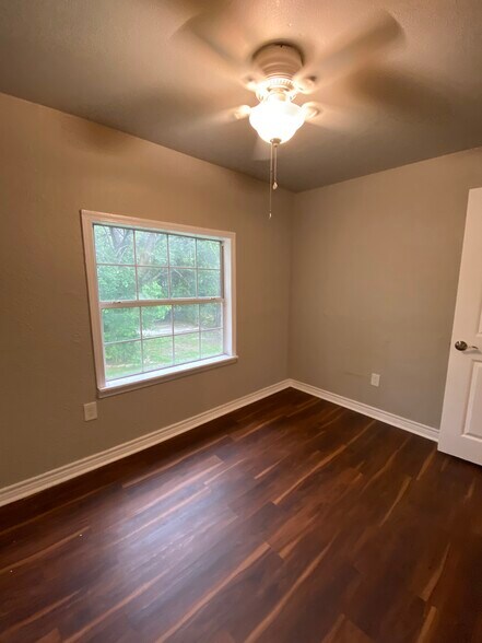 Building Photo - 2118 Burnet St