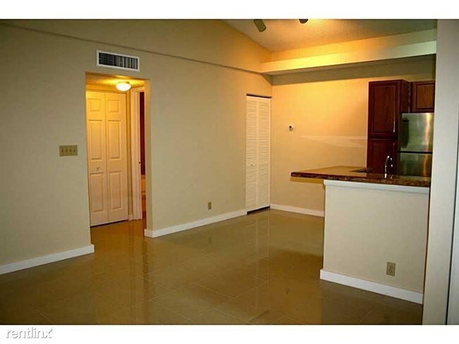 Building Photo - 1 br, 1 bath Condo - 641 Lyons Rd