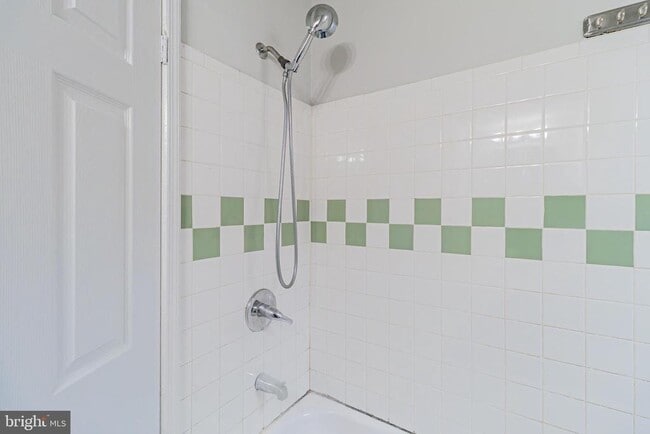 Building Photo - 1528 S Hollywood St