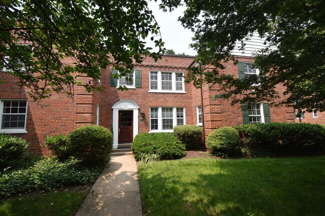 Primary Photo - 1816 Queens Ln