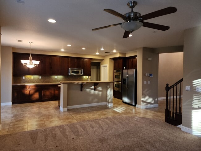 Building Photo - 1385 Oak Valley Dr