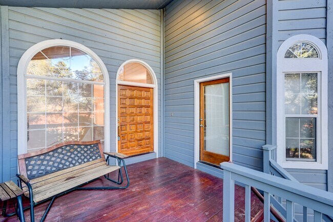 Building Photo - Spacious 3 Bed, 3 Bath Home in Hidden Valley Ranch!