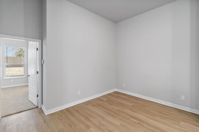 Building Photo - 618 Staglin St