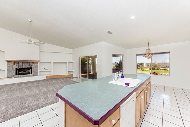 Building Photo - Long Term 4 Bedroom Rental with a Beautifu...
