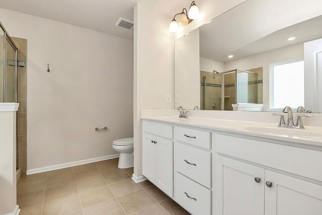 Building Photo - Welcome to this spacious 4 bedroom, 2.5 ba...