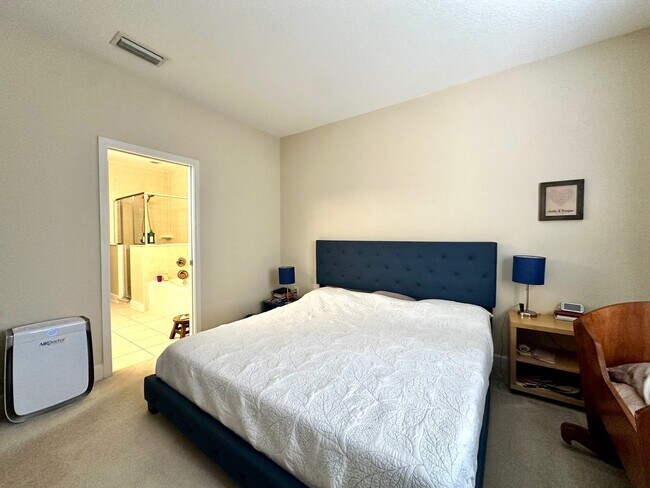 Building Photo - MUST SEE!! 3 bed/2 Bath Town Home! Close to Everything!