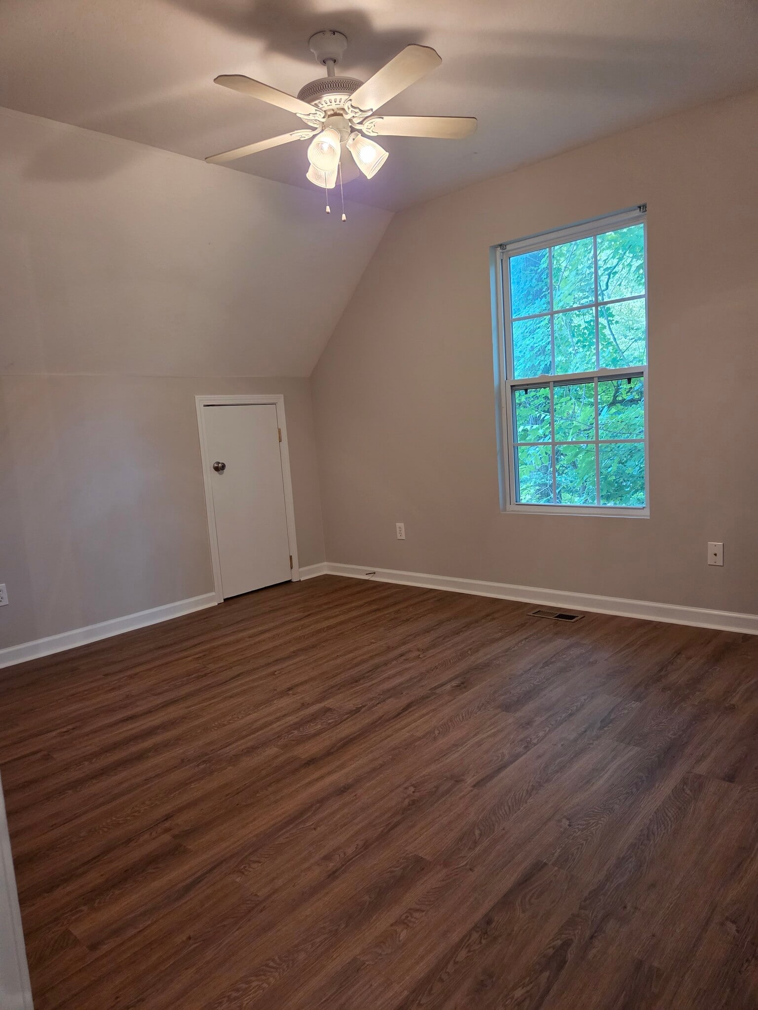 Building Photo - 3929 Acorn Dr