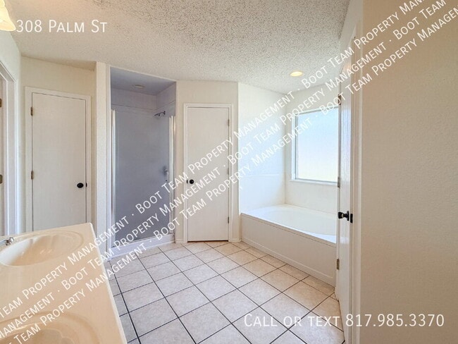 Building Photo - 308 Palm St