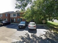 Building Photo - Pet Friendly 2 Bed/2 Bath Townhouse Close to Campus