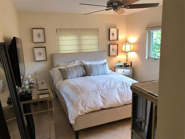 Building Photo - 2201 SE 20th St