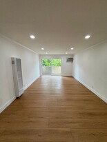 Building Photo - 409 Burchett St
