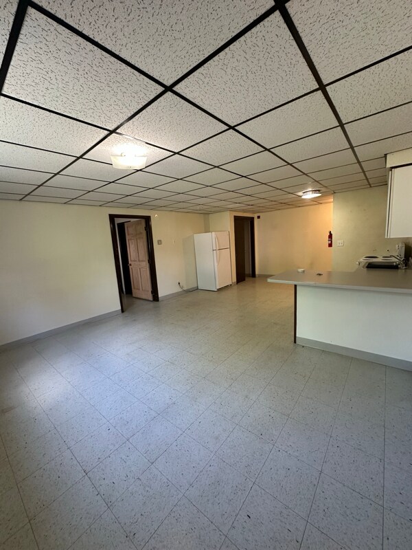 Building Photo - 320 Oak Ave N