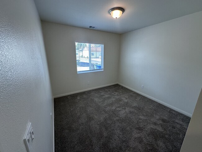 Building Photo - 2267 Chestnut St