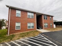 Building Photo - 1 Bedroom, 1 Bath Apartment