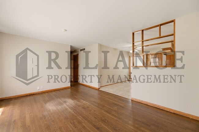 Building Photo - 1415 N Prairie Ln