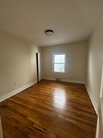 Building Photo - 2256 Tuxedo St