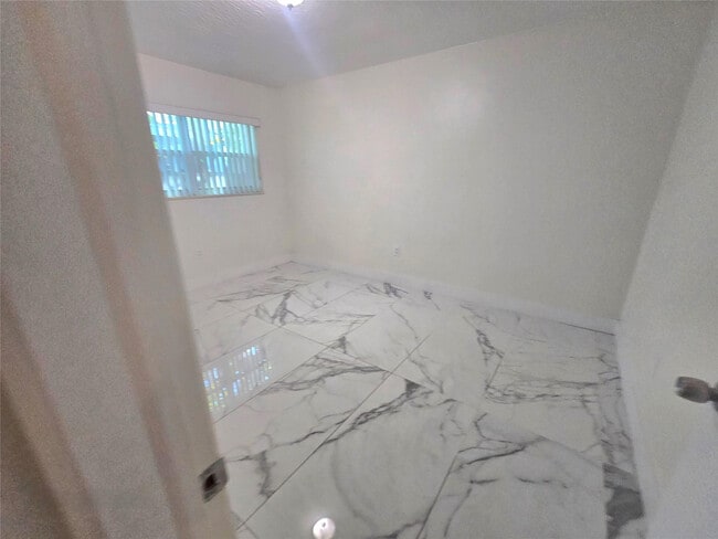 Building Photo - 2217 Grant St