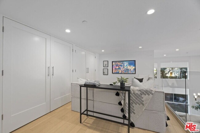 Building Photo - 600 Ridgeley Dr