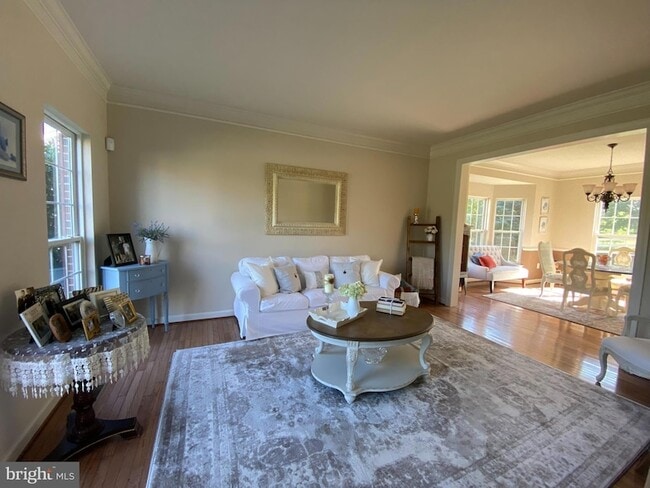 Building Photo - 6 Hollow Creek Cir