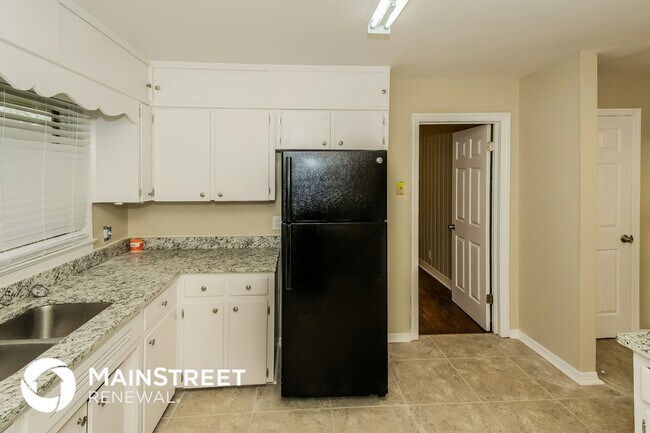 Building Photo - 229 Chickasaw Dr