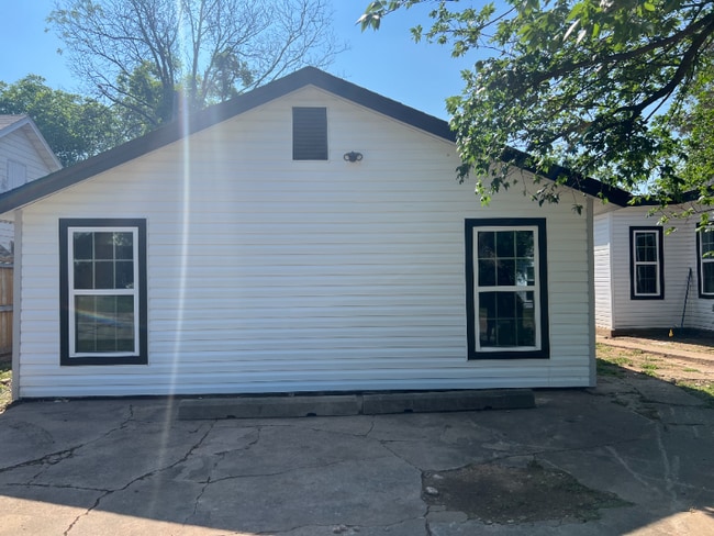 Building Photo - 2015 Garfield St