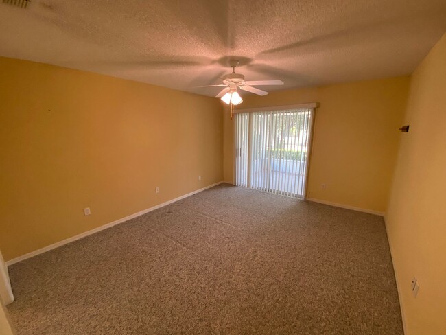 Building Photo - Beautiful Unfurnished, pet friendly home A...