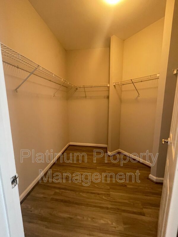Building Photo - 48 Weyman Ave SW