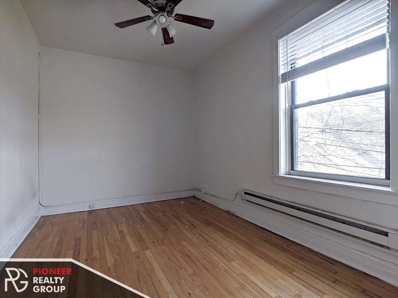 Building Photo - 730 W Roscoe St