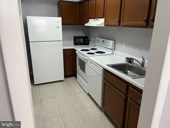 Building Photo - A Fresh Beginning at Hagel Circle