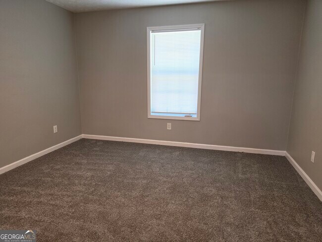 Building Photo - 586 Ridge Ave