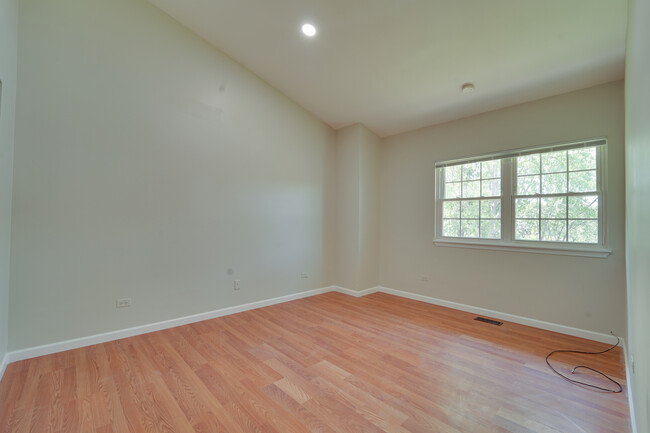 Building Photo - 89 King Dr