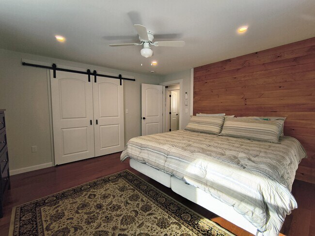 Building Photo - 1330 Lake St