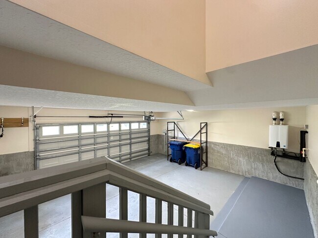 Building Photo - 4 Bed/3 Bath Coastal Beauty!