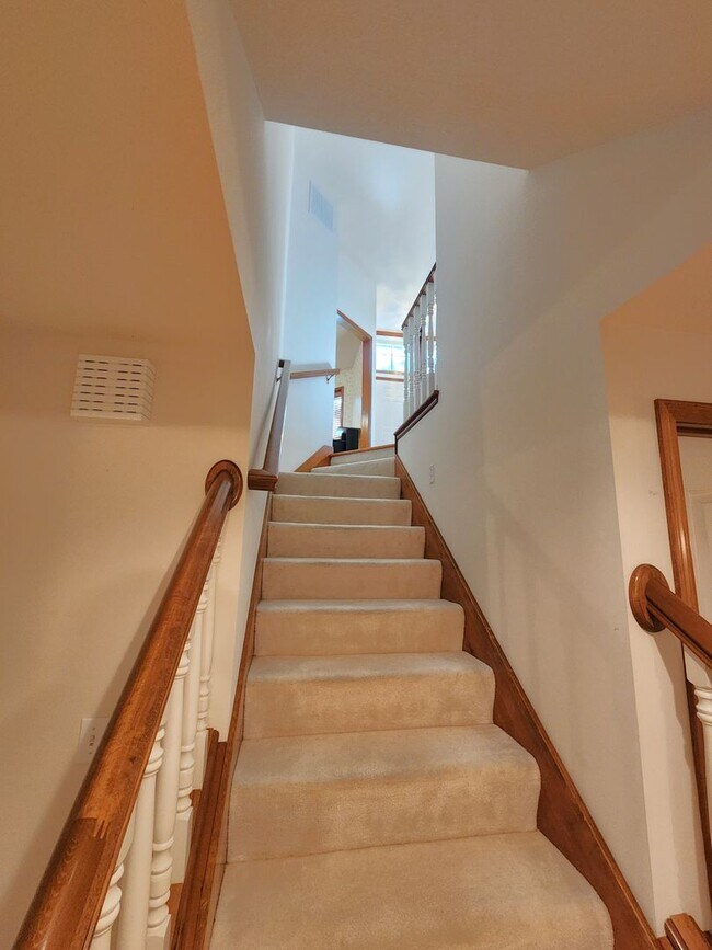 Building Photo - Executive 3+BR, 3BTH Rancher, 2car gar (with ALL utilities only $450/mo) and lawncare and snow re...
