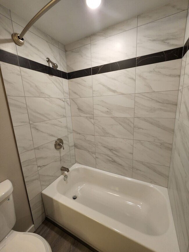 Building Photo - Stunning 2 Bedroom 2 Bathroom Home In Paye...