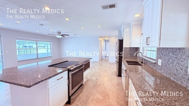 Building Photo - 6 Carriage Hill Cir