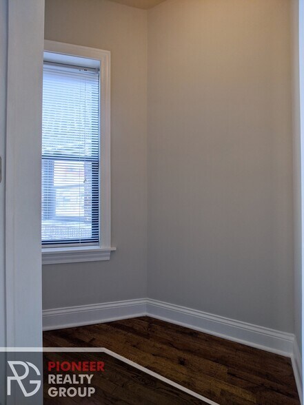Building Photo - 736 W Addison St