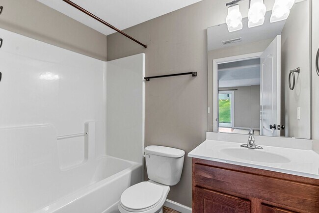 Building Photo - Spacious 3-Bed, 3-Bath Home in Wentzville
