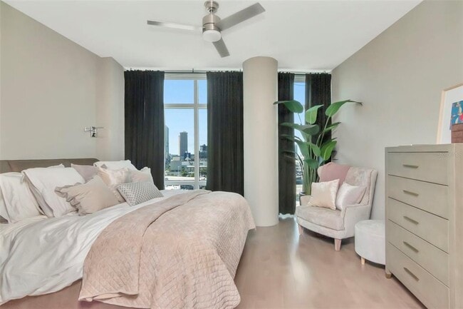 Building Photo - 1120 E Kennedy Blvd