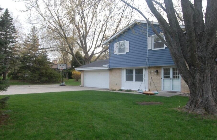 Building Photo - 4575 Coral Dr