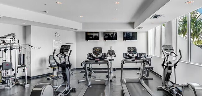Building Photo - 2475 Brickell Ave